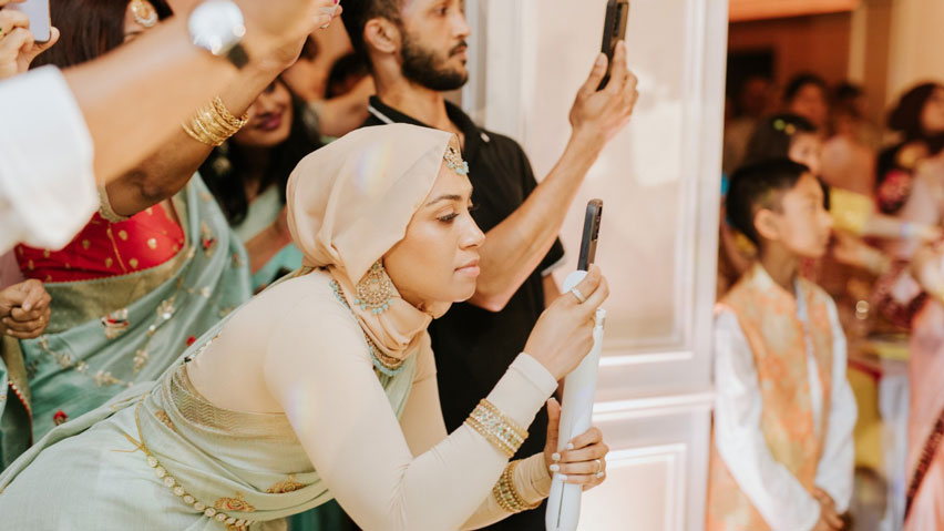The Artistry of Samia: Capturing Love in the City