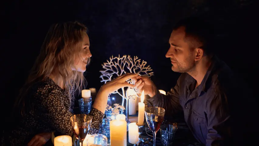 How to Act Romantic on Your First Date